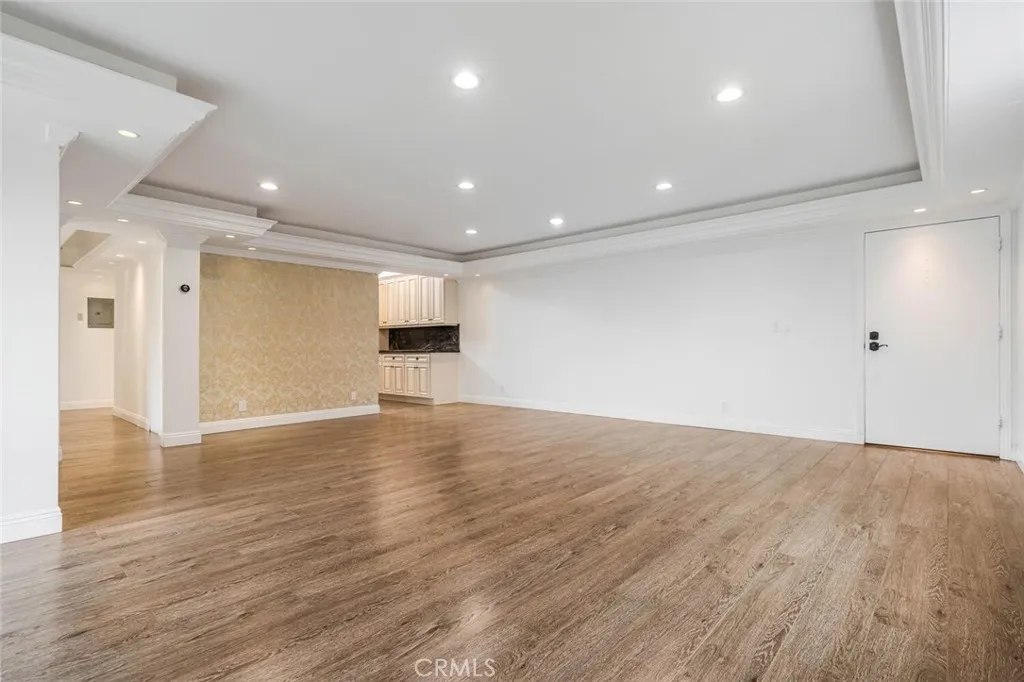 250 W Fairview Avenue 301, Glendale, California 91202 home-pic-4